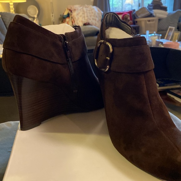 NIB Banana Republic Camry Suede Boots, Size 9.5, Brown - Picture 6 of 8